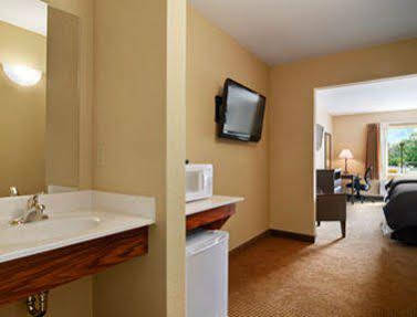 Super 8 Monterey Hotel Екстериор снимка