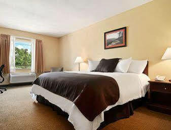 Super 8 Monterey Hotel Екстериор снимка